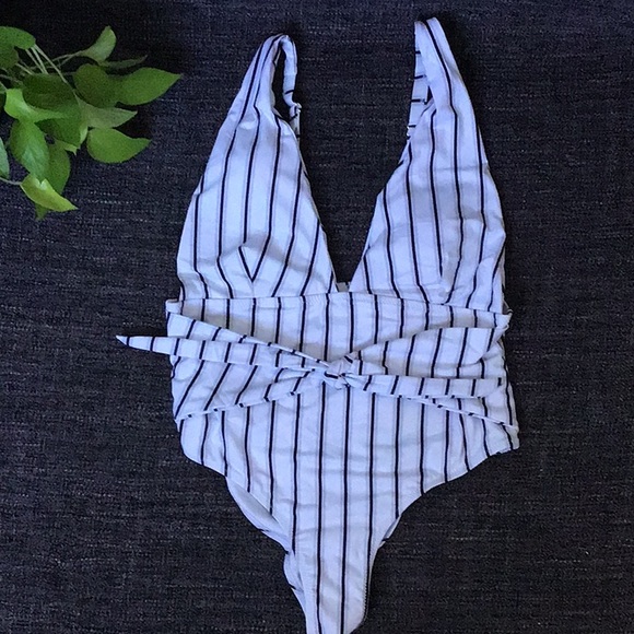 Cupshe Other - CUPSHE stripe low cut one piece swimsuit